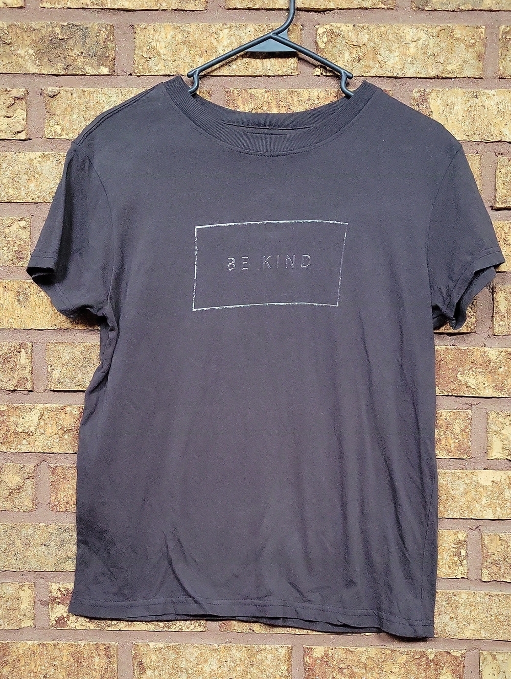 Doe Women's 'Be Kind' Short Sleeve Tee Charcoal Gray Size Small 100% Cotton
